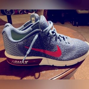 Selling my gently used Nike air max ….men’s size 11 color light blue
